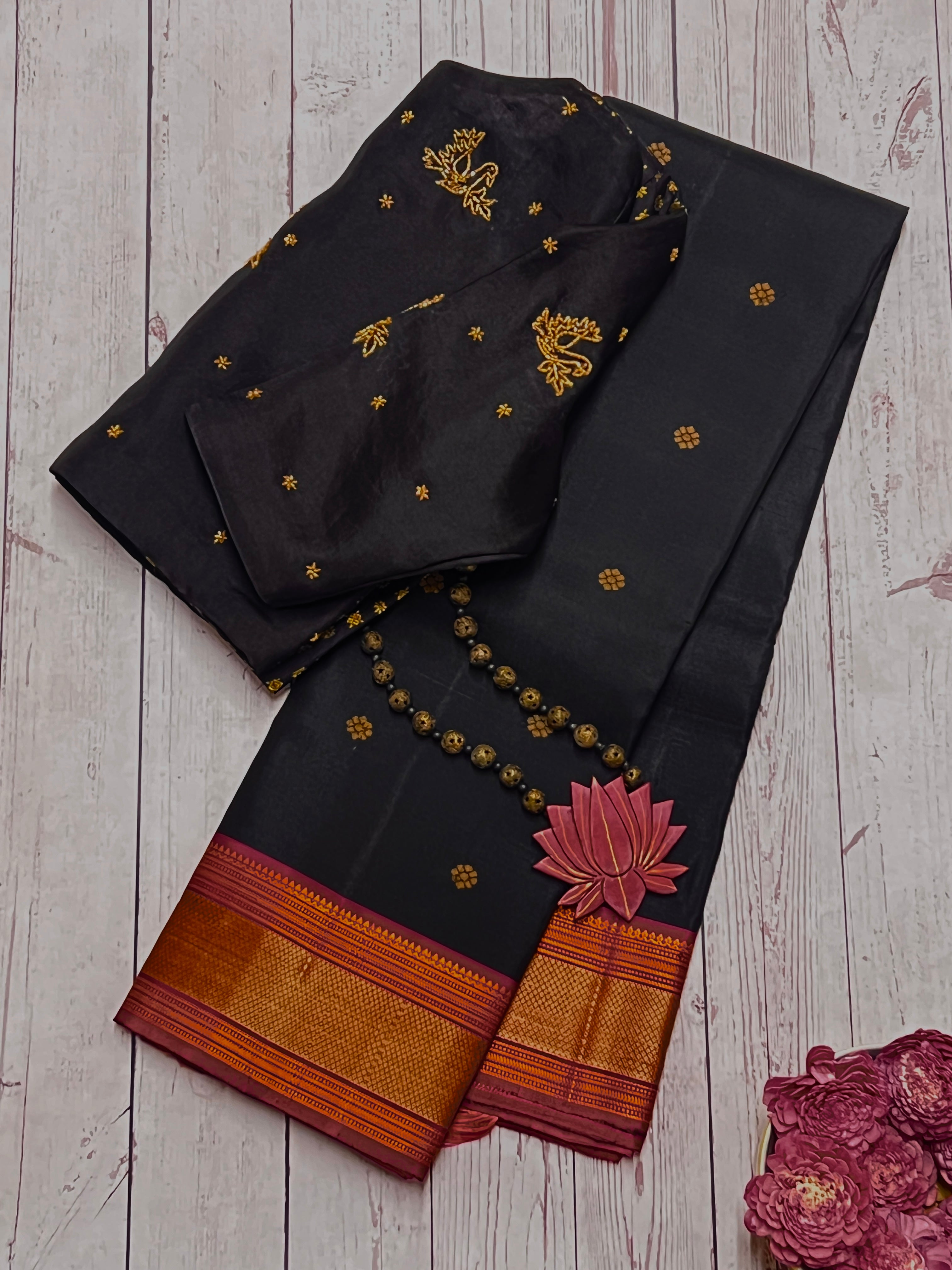 Kimaya mayil kann border silk saree