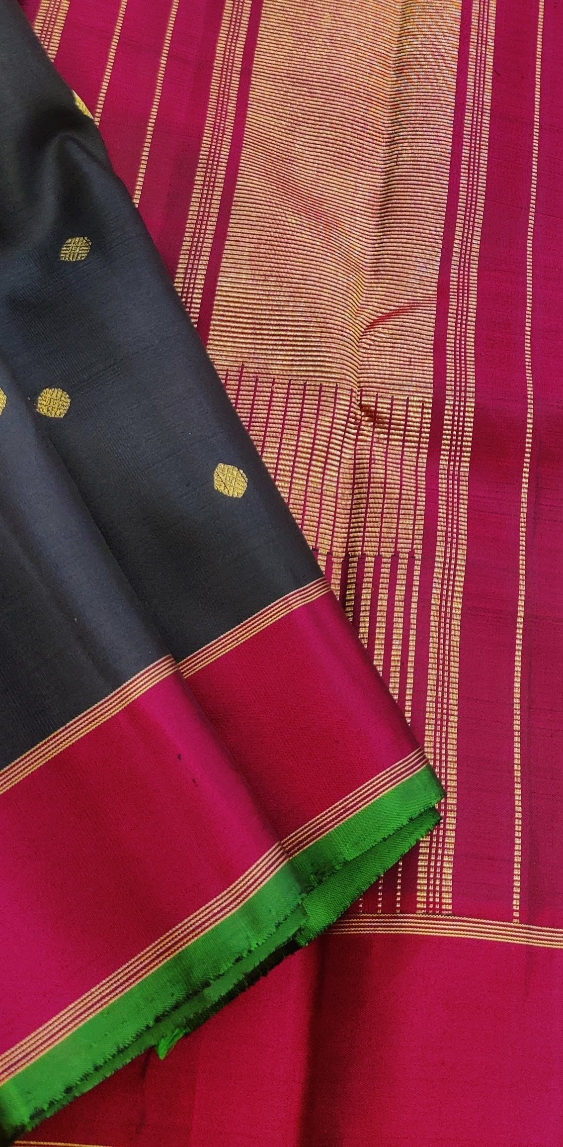 Black-pink-and-green-handwoven-Kanchipuram-silk-saree-with-small-diamond-buttis-4.jpg