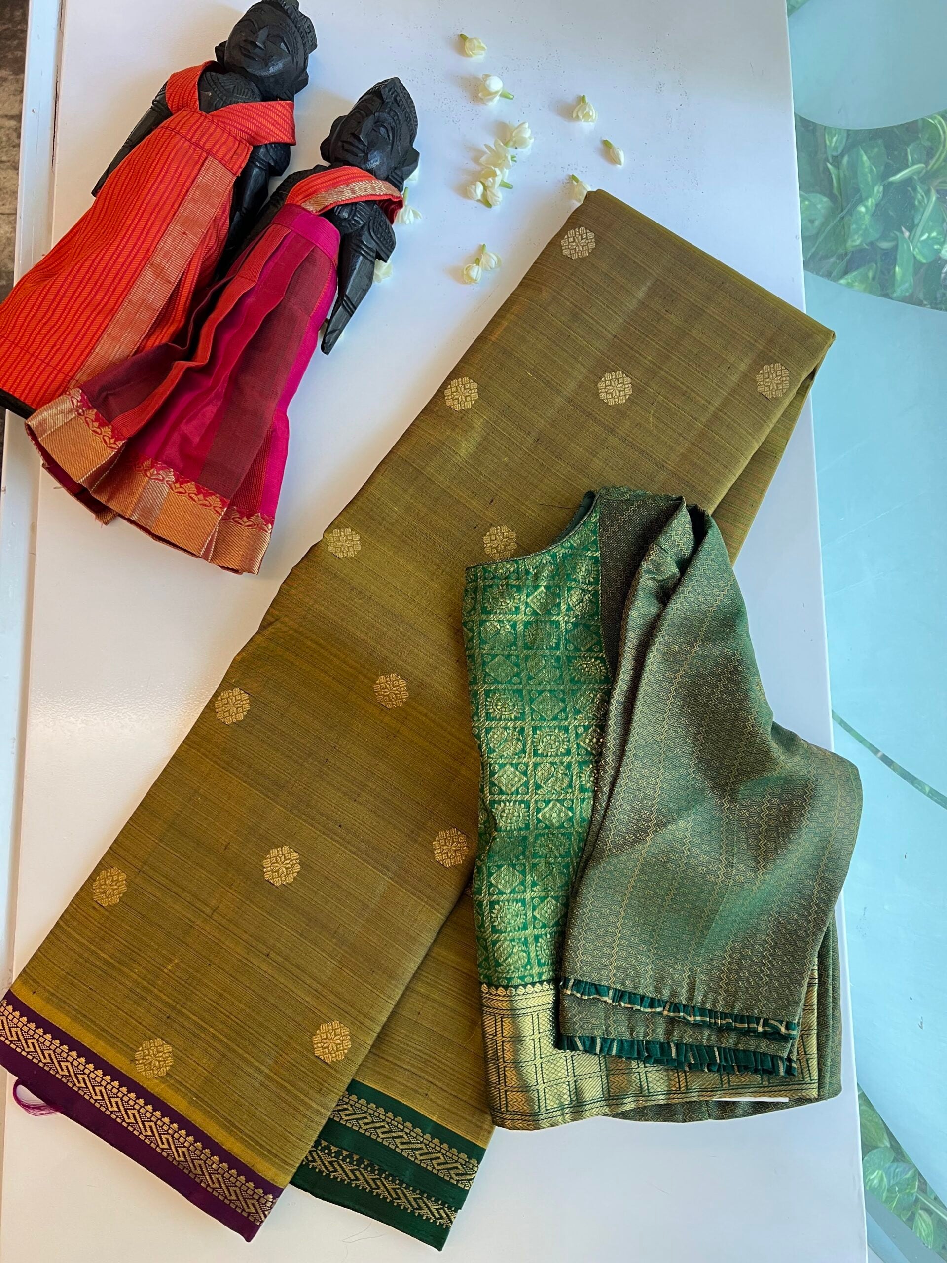 Fenugreek-green-and-violet-handwoven-Kanchipuram-silk-saree-with-flower-buttis-2.jpg