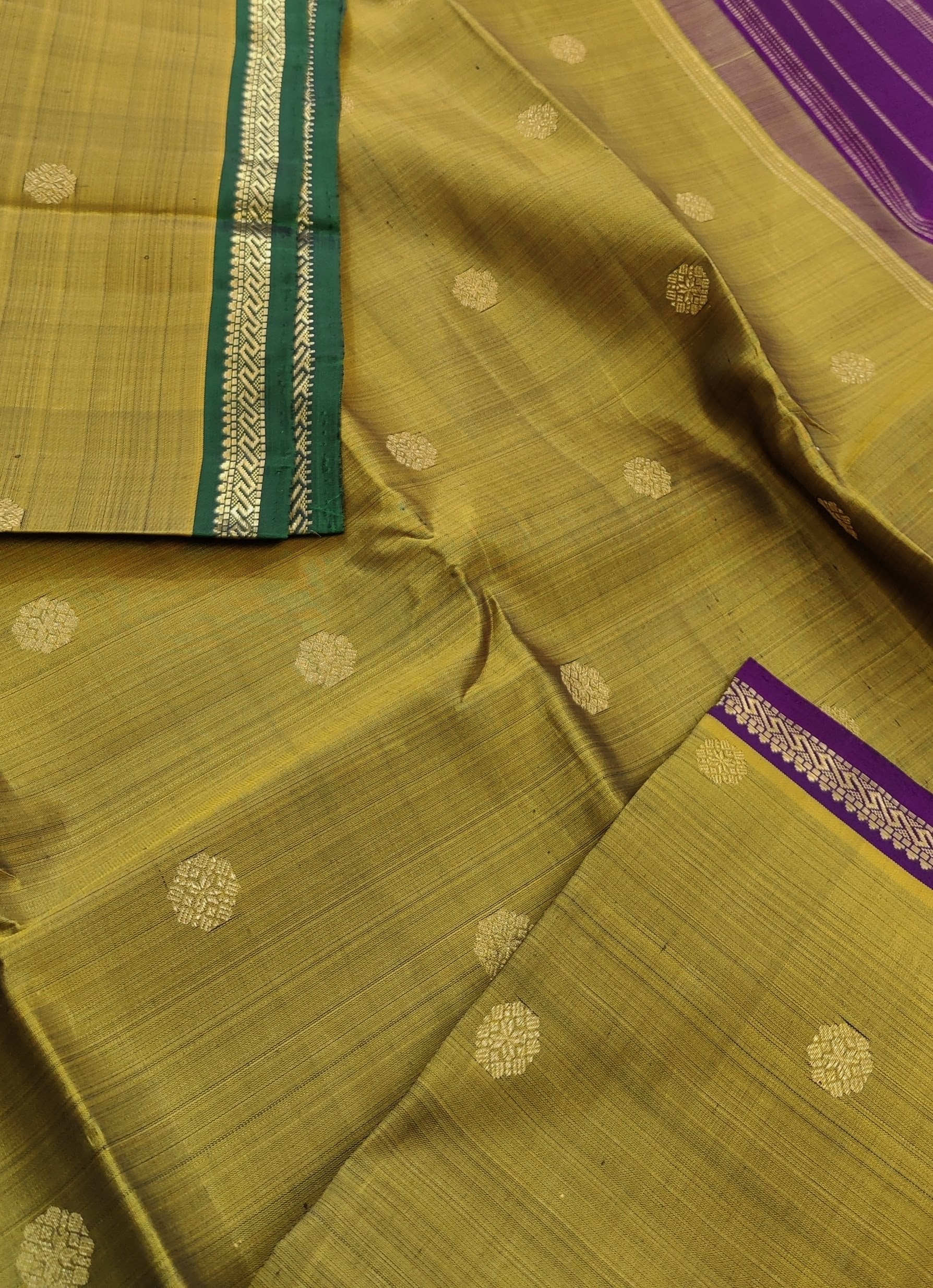 Fenugreek-green-and-violet-handwoven-Kanchipuram-silk-saree-with-flower-buttis-5.jpg