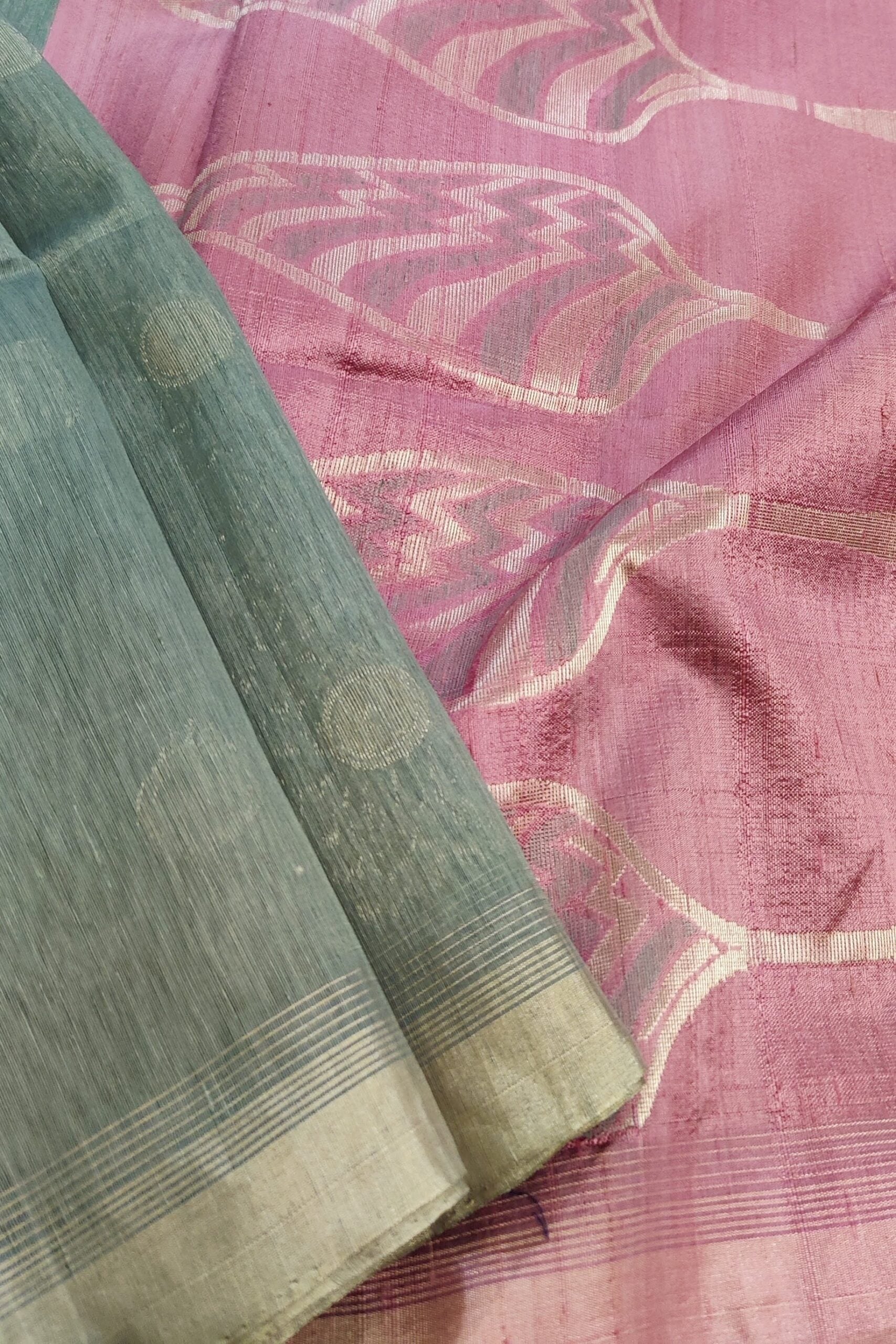 Grey-and-brown-handwoven-Matka-silk-saree-with-geometric-pattern-on-the-border-and-pallu-10.jpg