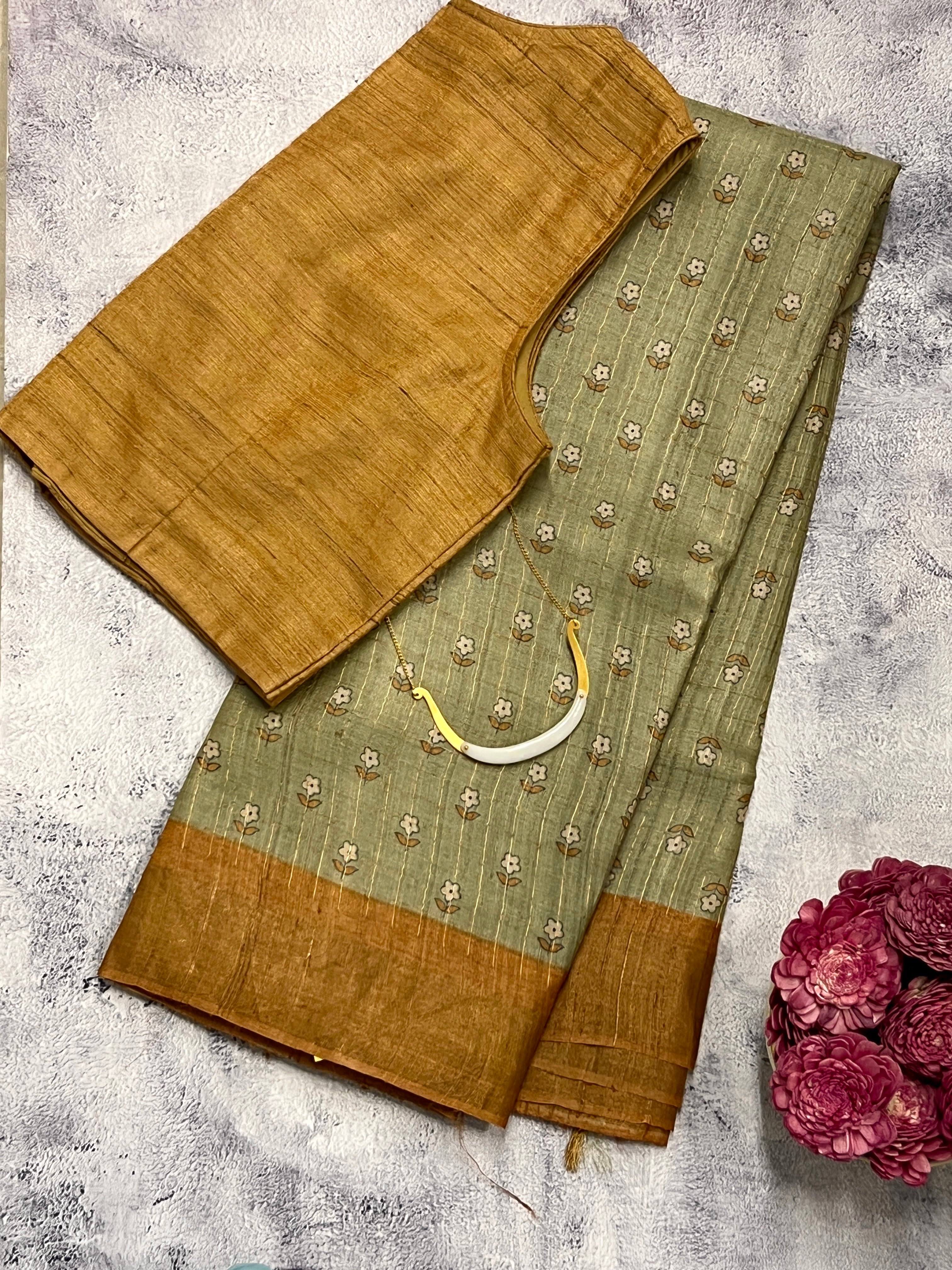 Maya tiny flowers saree