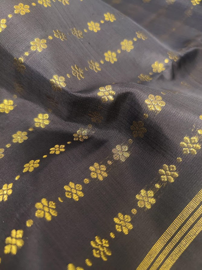 Meera - Black kanchipuram silk saree with dual colour pallu 3