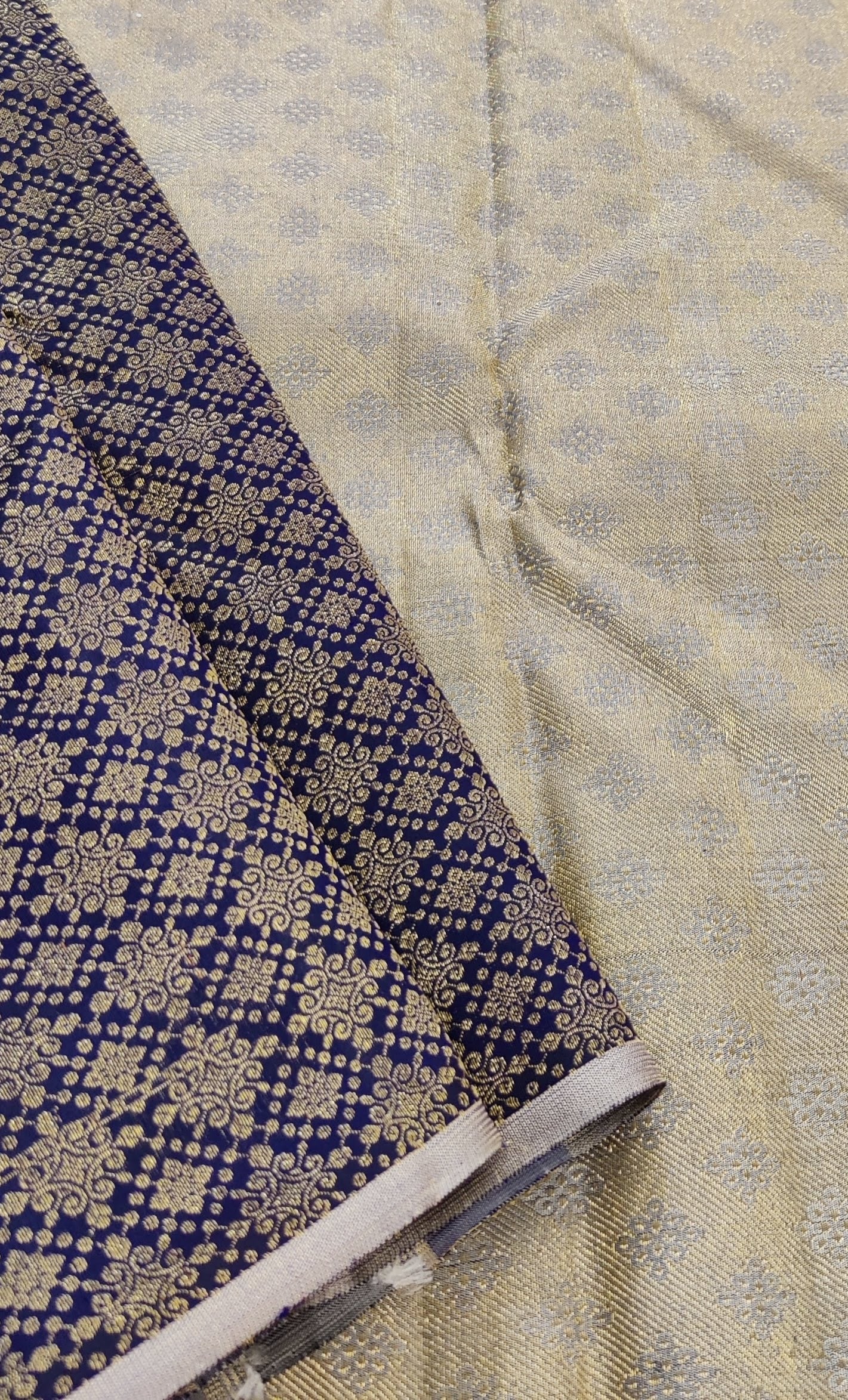 Navy-blue-and-grey-handwoven-Kanchipuram-silk-saree-with-geometric-design-4.jpg