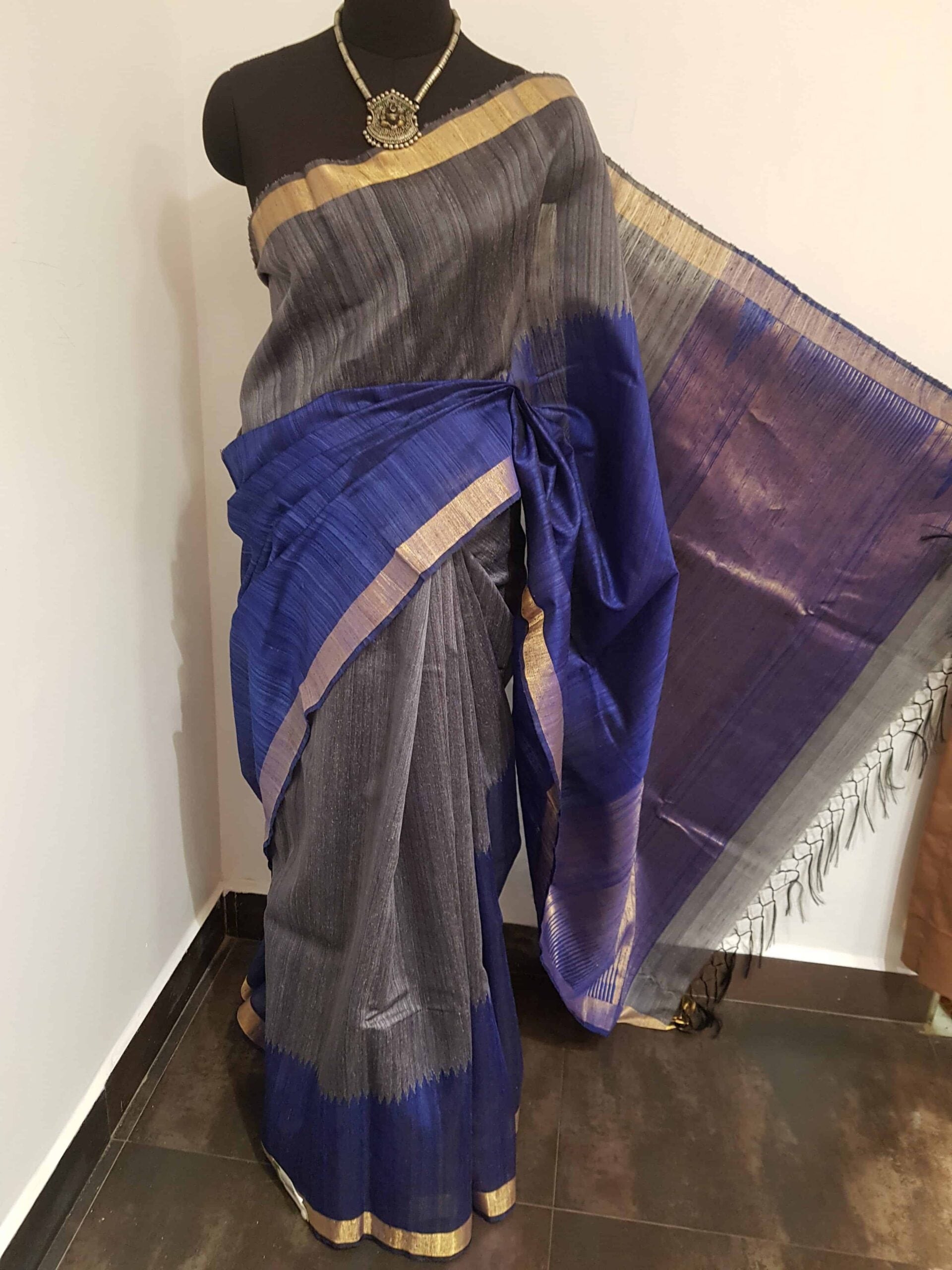 Royal-blue-and-grey-Matka-silk-saree-in-raising-pattern-with-zari-border-and-pallu-4-1.jpg