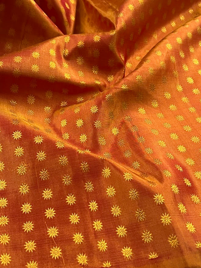 Star woven kanchipuram silk fabric