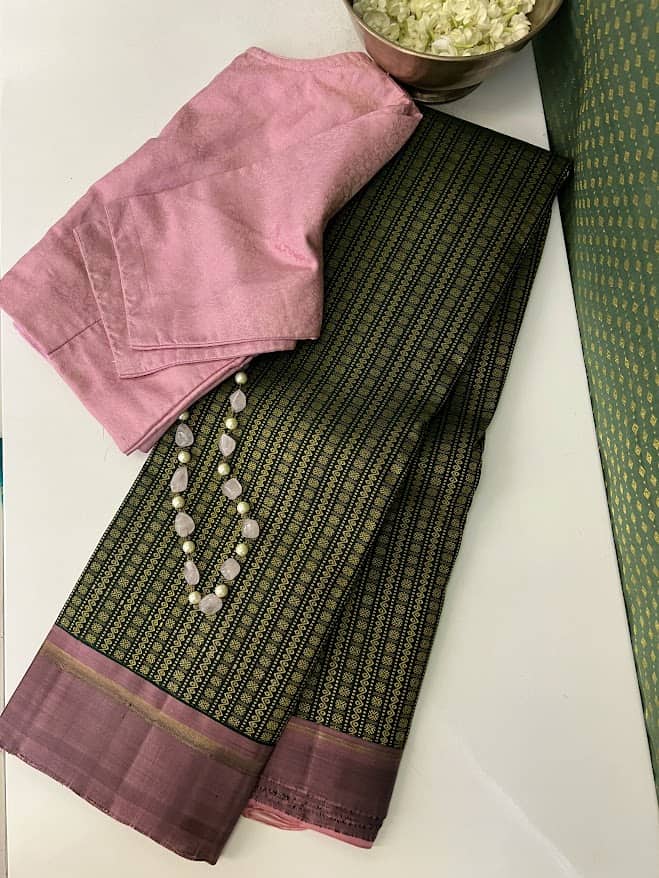 Tejasvi green dusty pink thread woven Kanchipuram silk saree