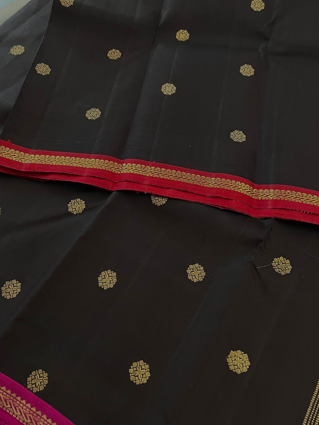 Vera black gold kanchipuram silk saree 2