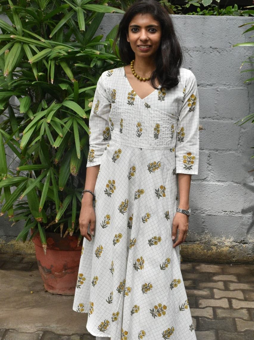 White printed cotton wrap kurta e1700115261535