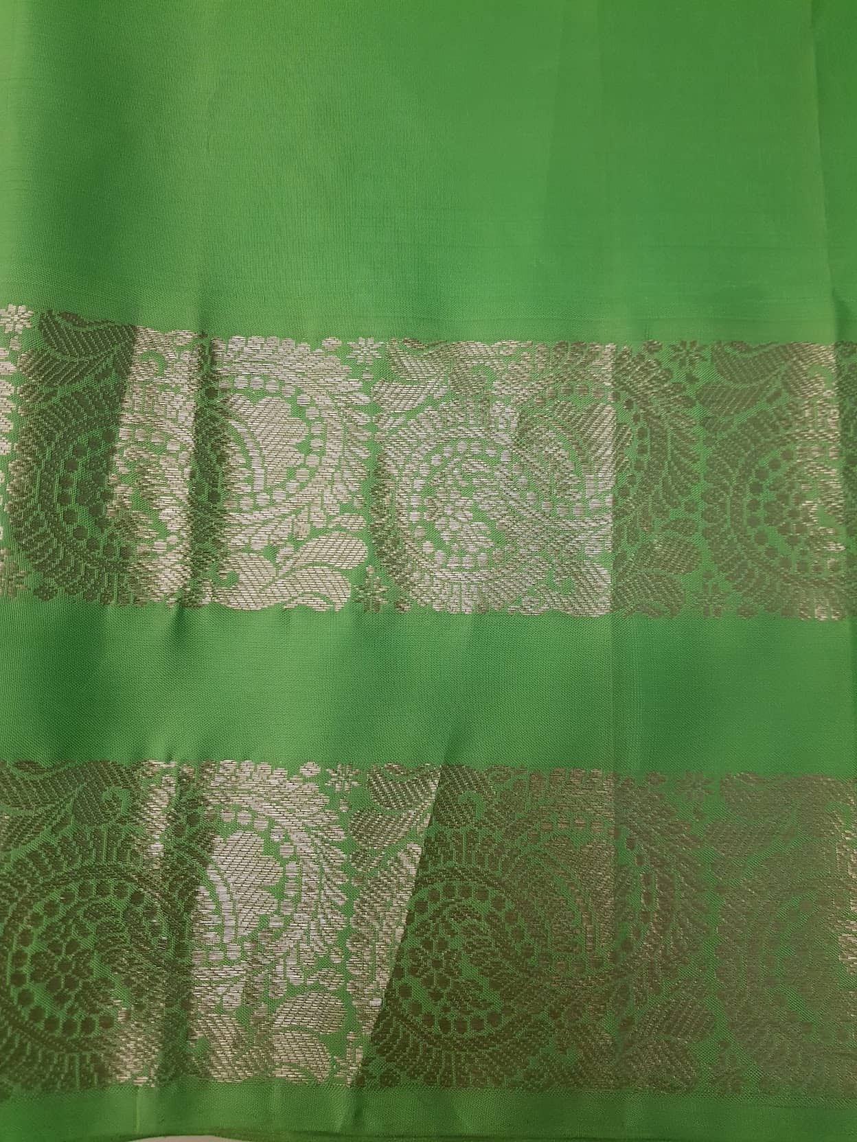 mauve organza saree with green border4