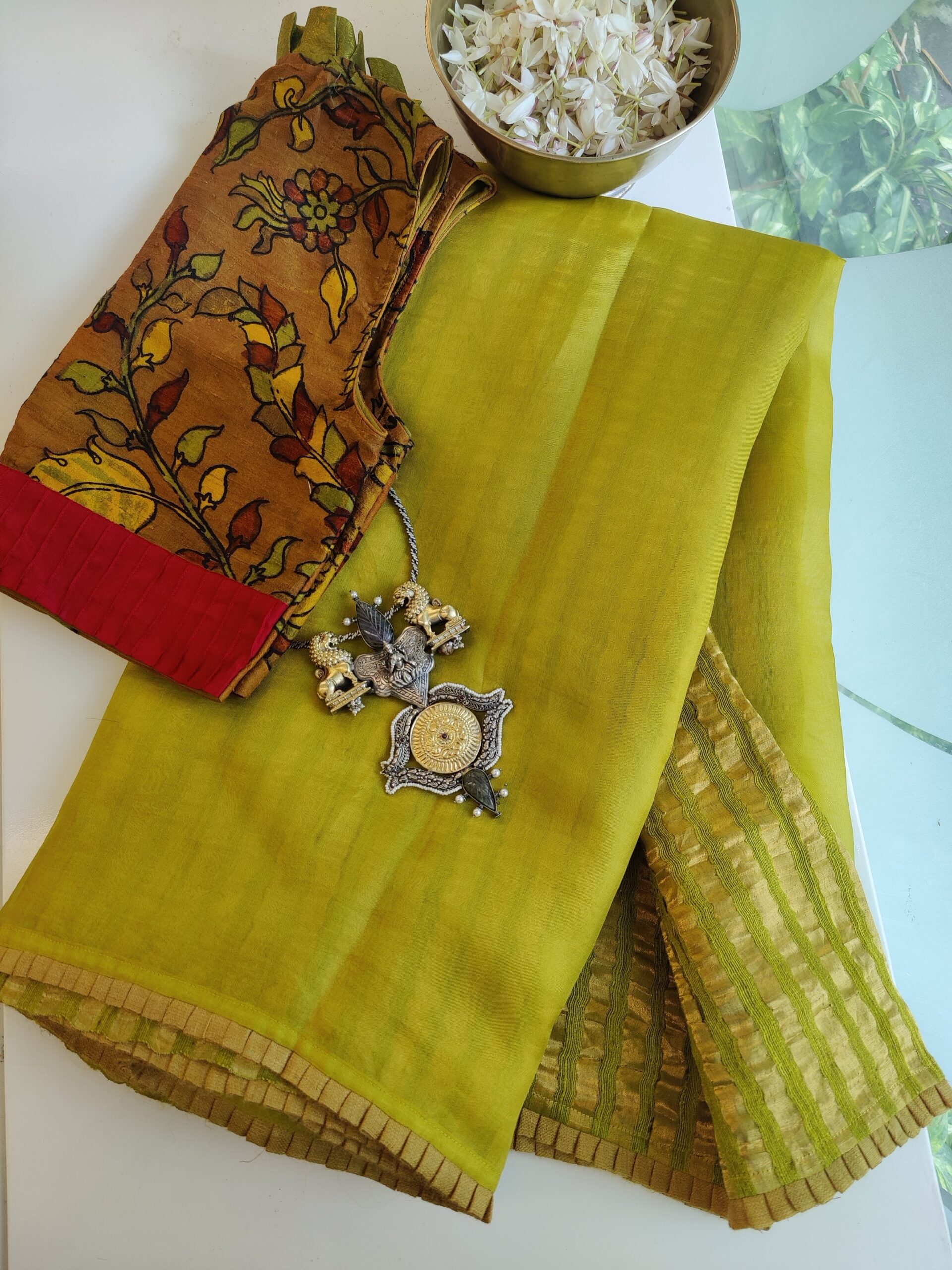 Emerald Green Colour With Siver And Golden Buttas Art Jute Saree. | Jolly  Silks - The Destination Of Silks | Online shopping site - Jolly Silks