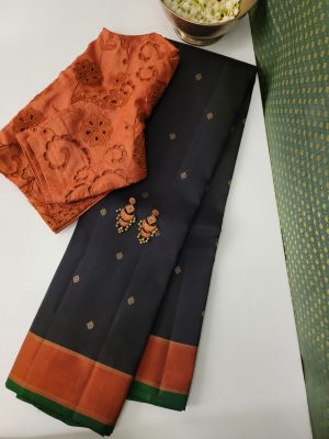 Vera - Black and saffron Kanchipuram silk (2)